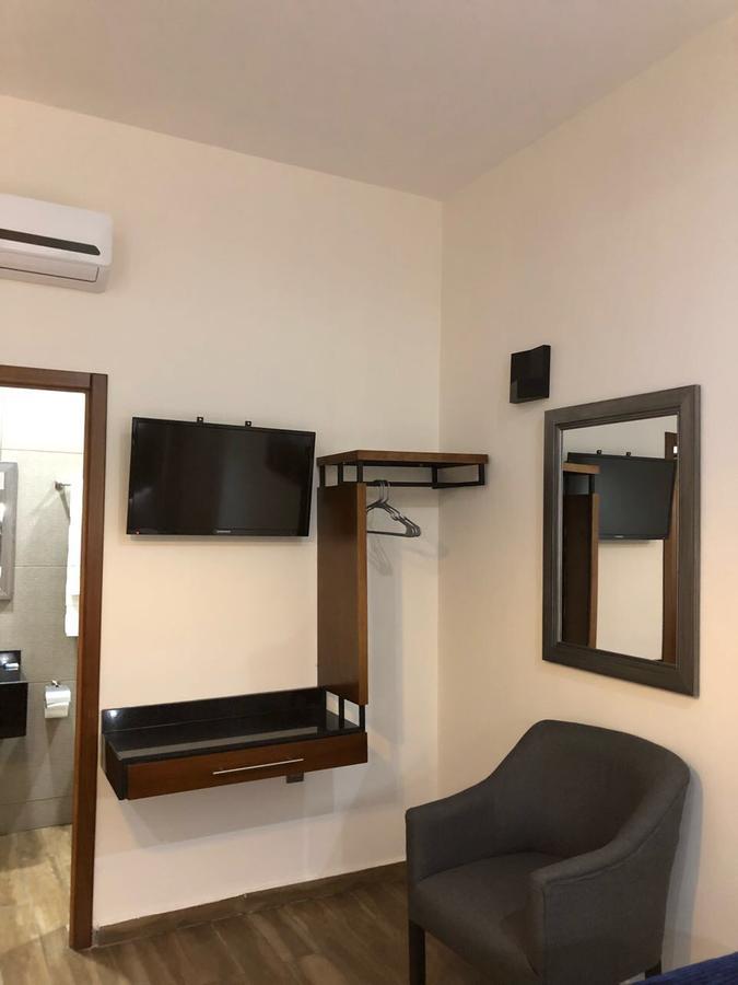 Gold Palace Hotel 산 후안 데 로스 라고스 외부 사진