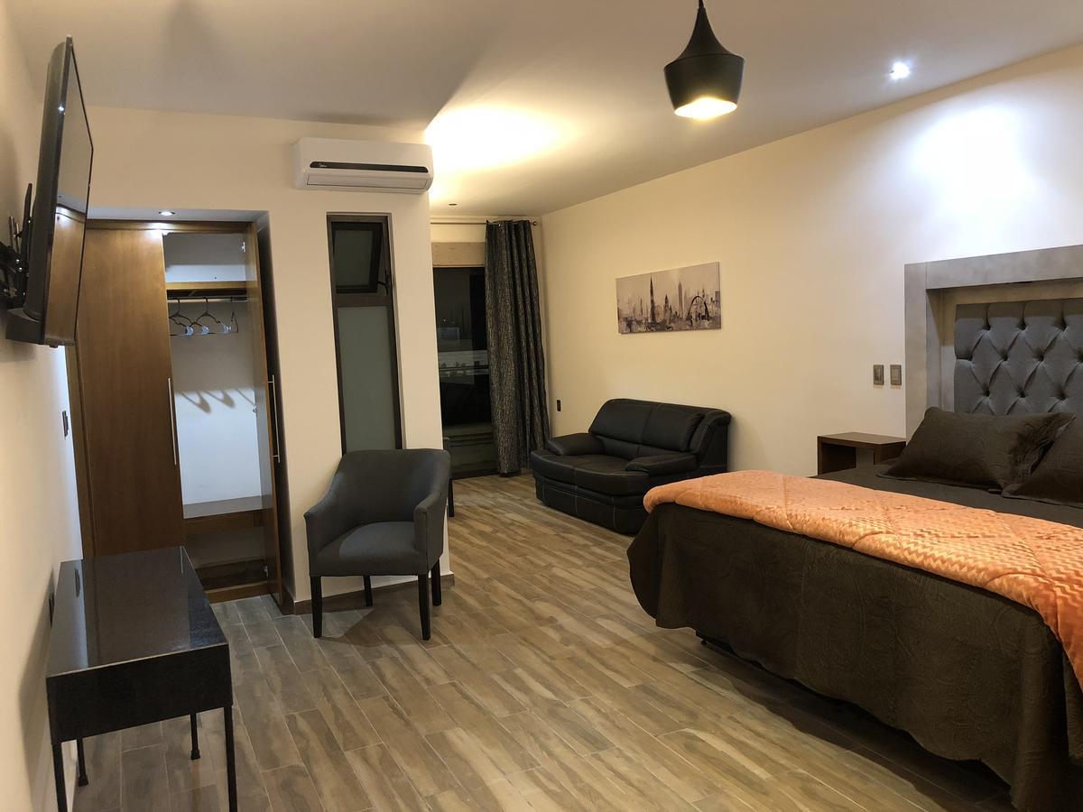 Gold Palace Hotel 산 후안 데 로스 라고스 외부 사진