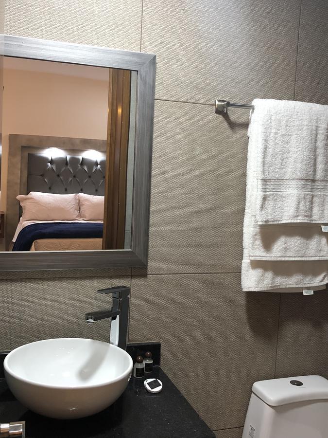 Gold Palace Hotel 산 후안 데 로스 라고스 외부 사진